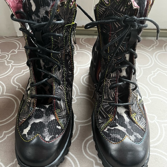 Zip up ankle boots - Picture 2 of 5